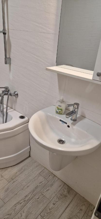 Apartament Militari Residence Roşu Esterno foto